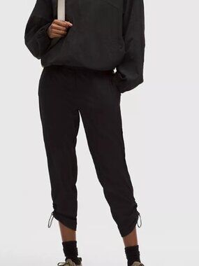 NWT! Lululemon Dance Studio Crop Black Sz 8